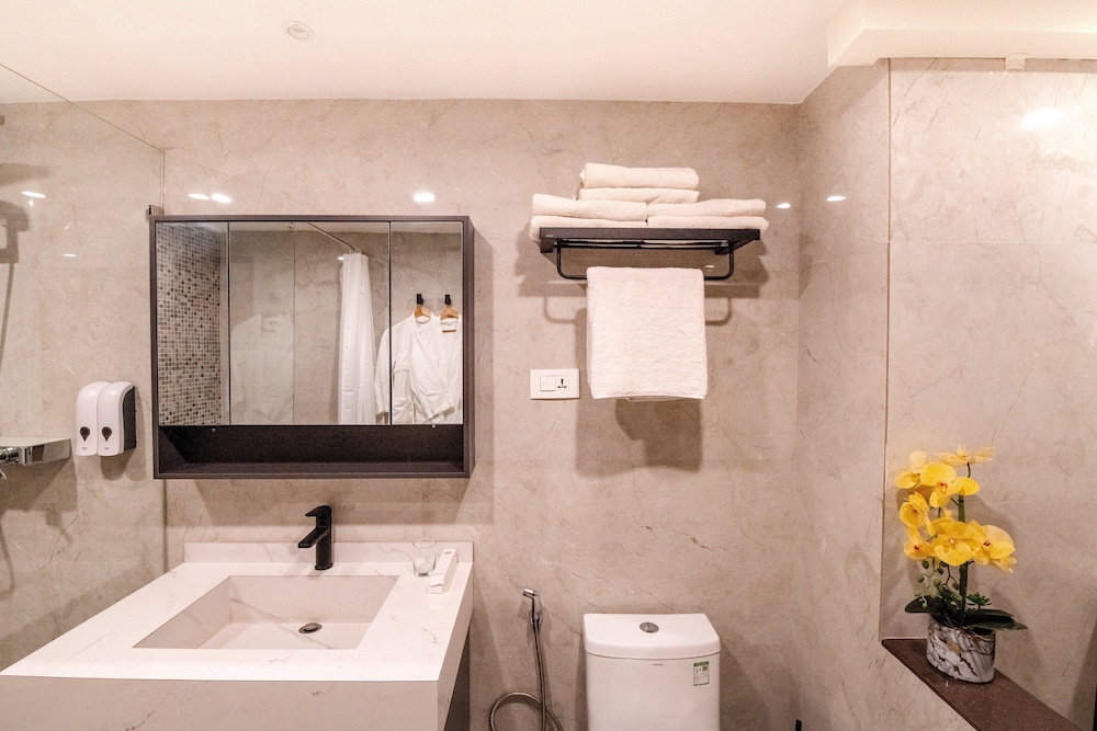 Mila Hotel 83/86