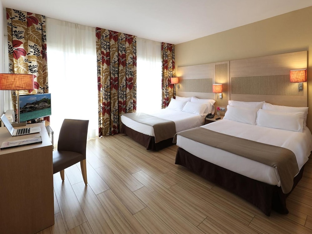 Augusta Club Hotel And Spa - Adults Only 6/44