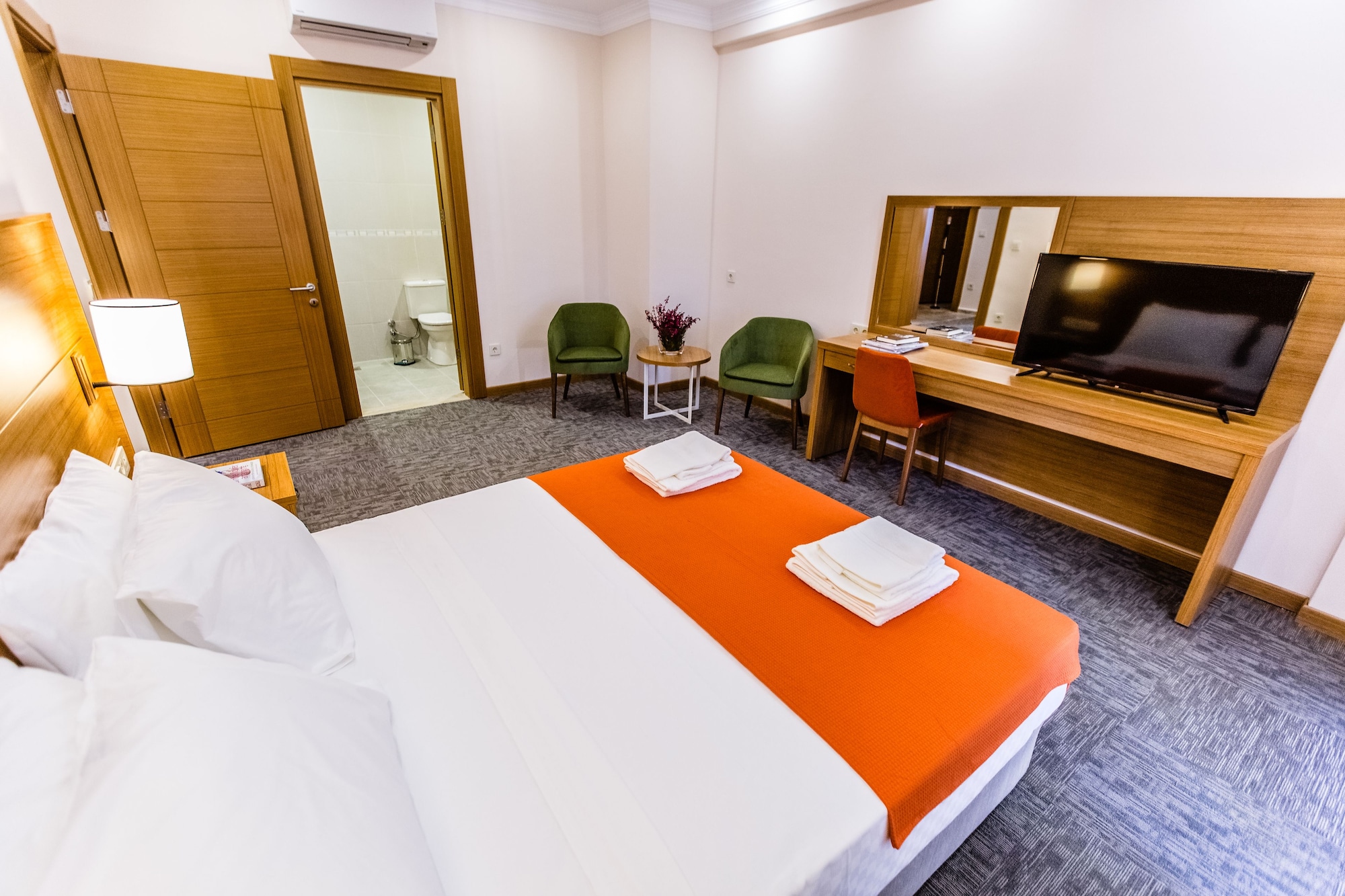 JUNIOR SUITE