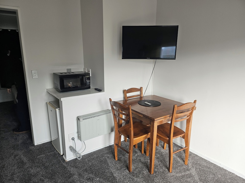 88 Wallace Court Motel 17/36