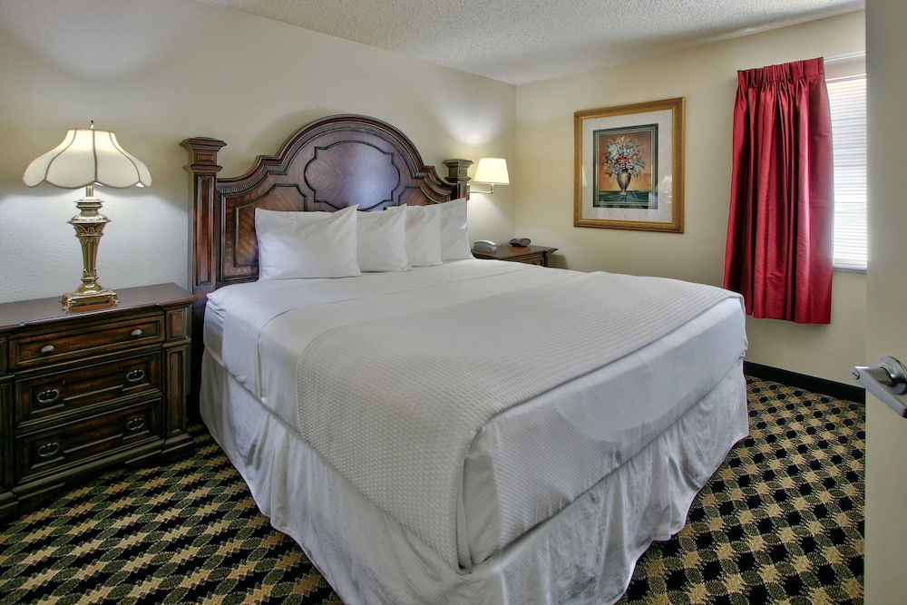 MCM Elegante Suites 8/37