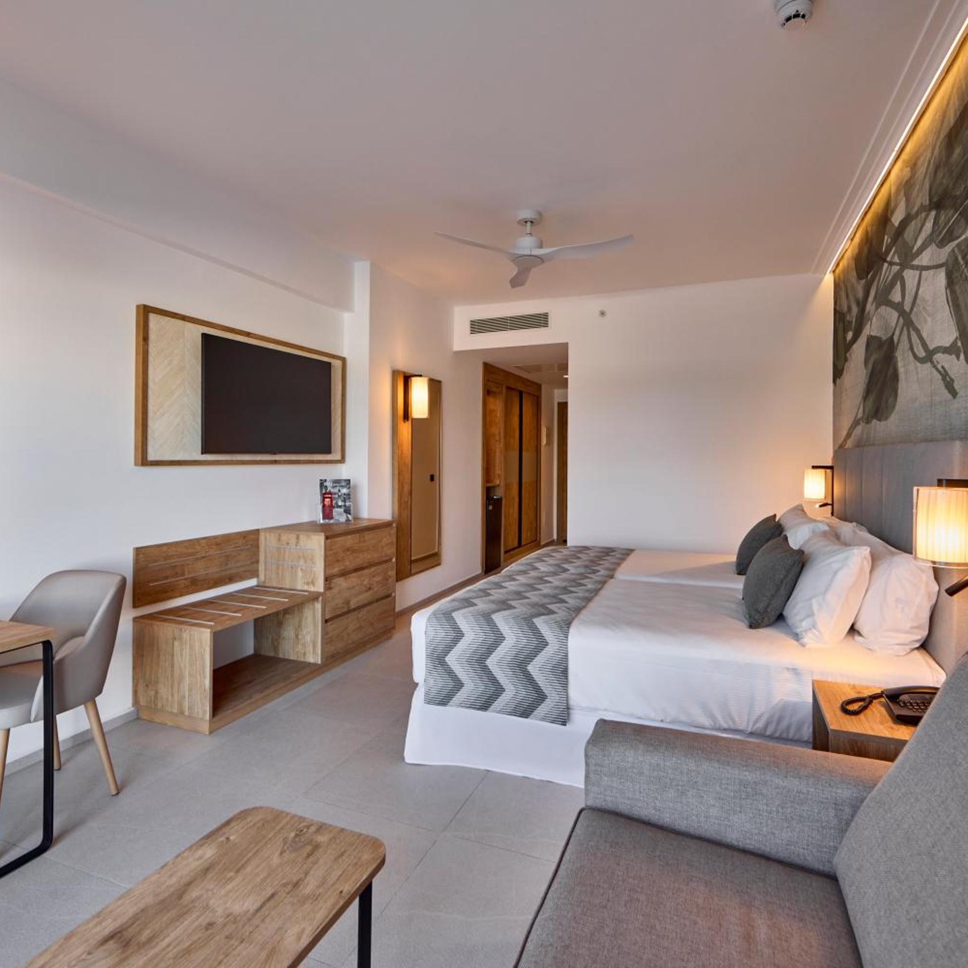Junior Suite, Lateral Side Sea View، Hotel Riu Palace Mauritius All Inclusive Adults Only 3/7