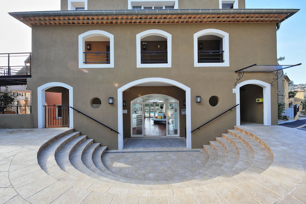 Adonis Mougins 50/54