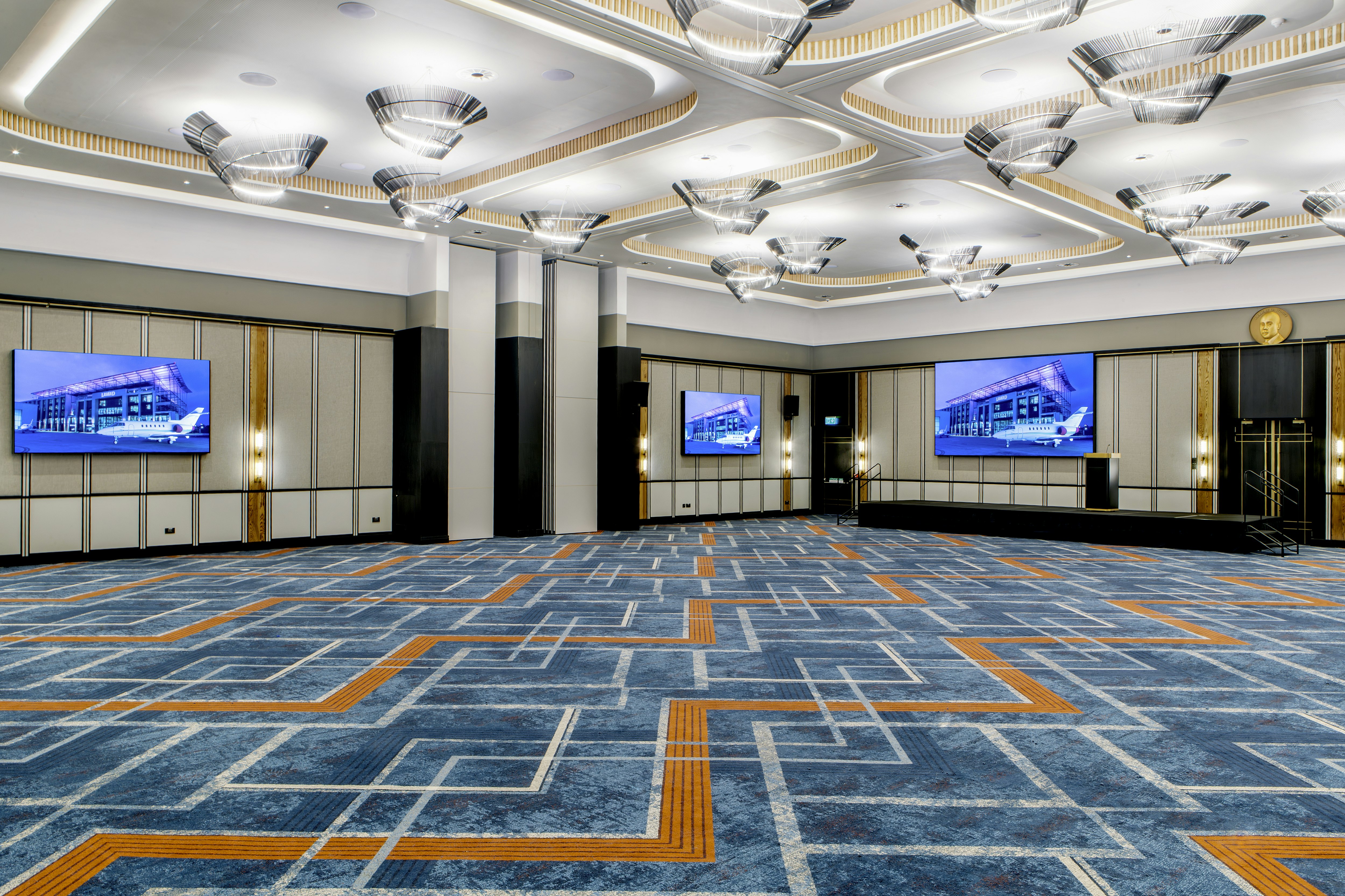 Legend Hotel Lagos Airport Curio Collection By Hilton 78/81