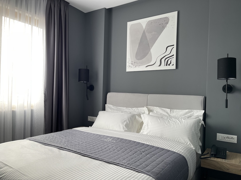 Mulaj Hotel Tirana 23/63