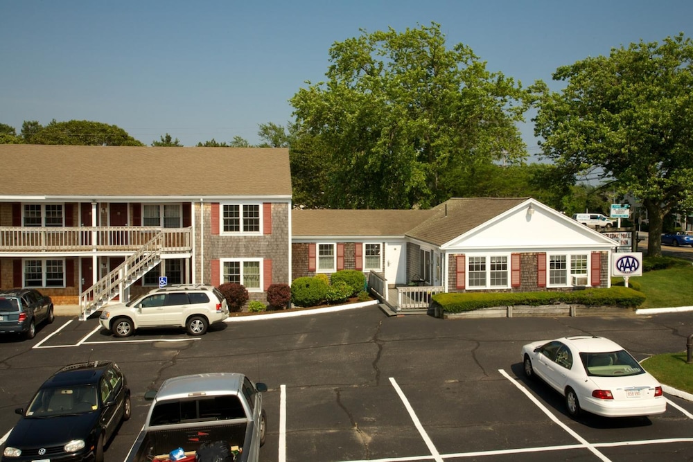 Holiday Hill Inn & Suites 54/61