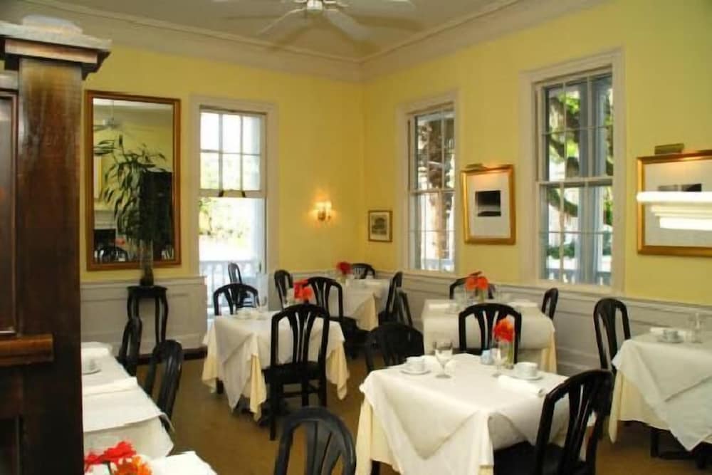 Rhett House Inn 40/50