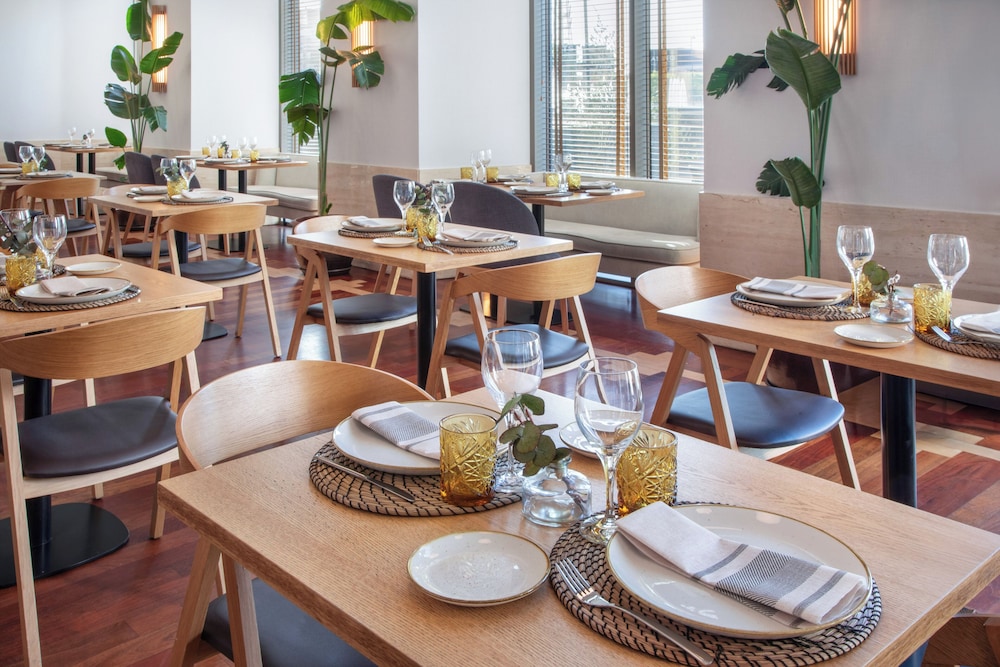 Melia Valencia Palacio de Congresos Formely Hilton Valencia 52/73