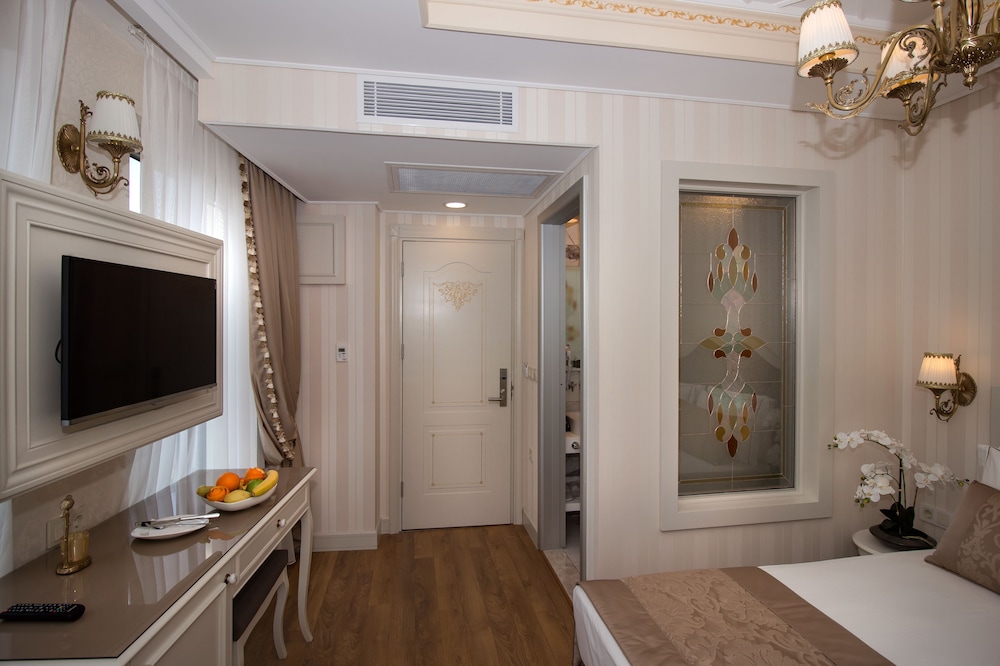 ISTANBUL TOWN HOTEL 46/62