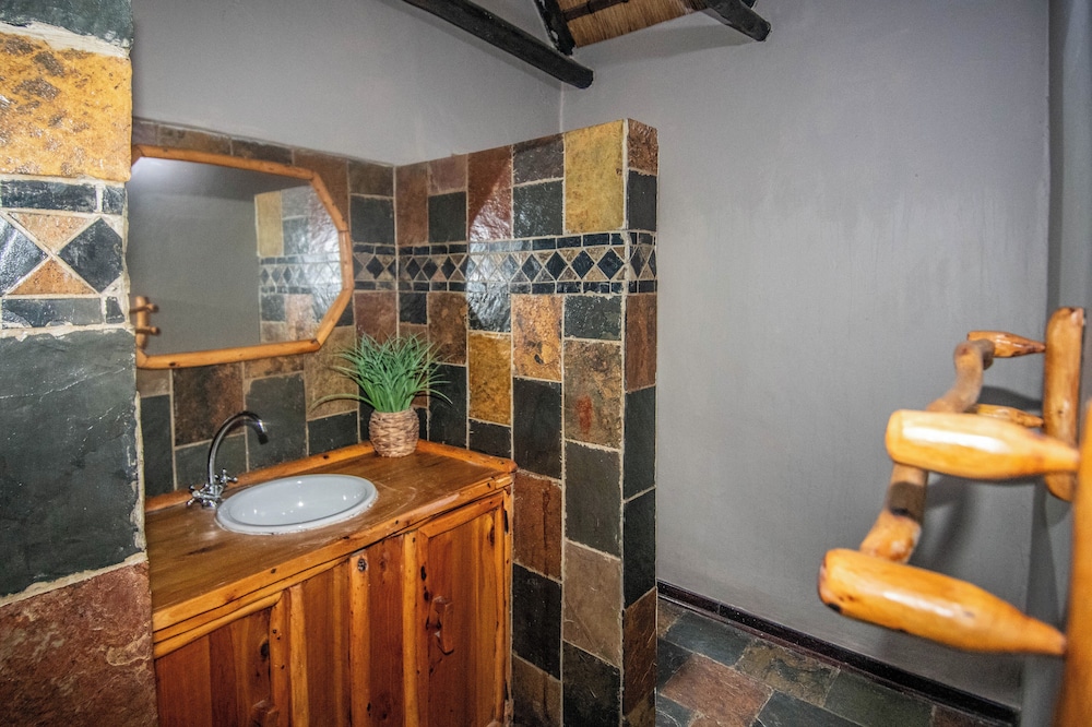 Thornhill Safari Lodge 68/70