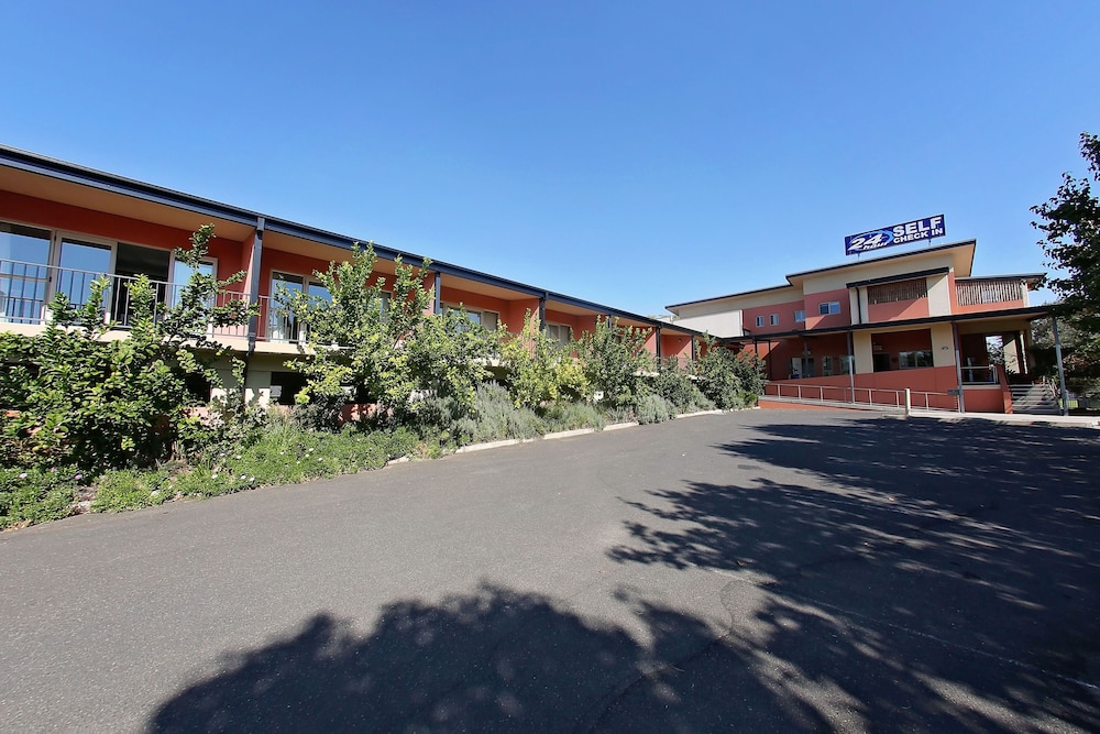 Forbes Victoria Inn 50/55