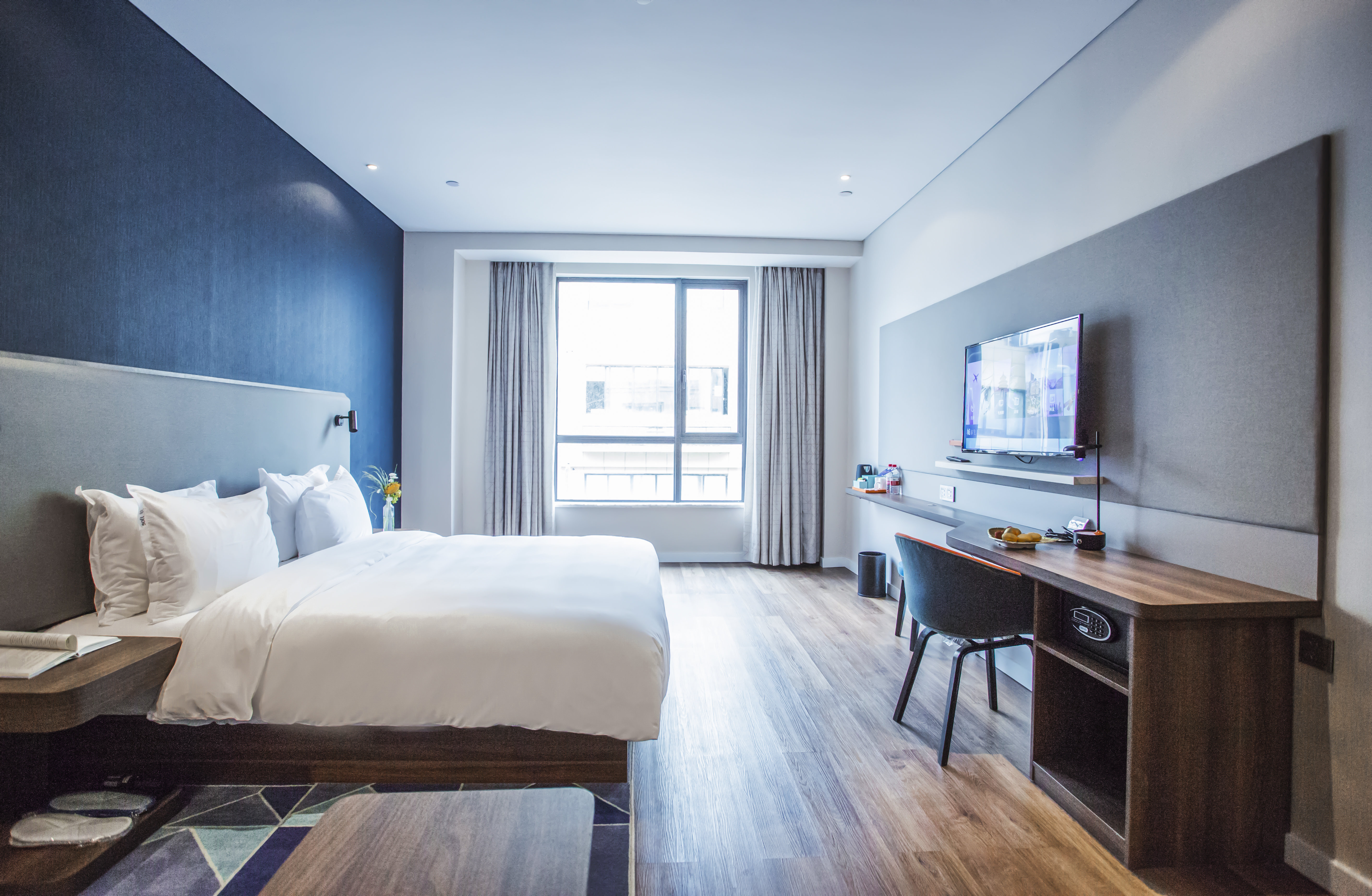Superior, King Bed