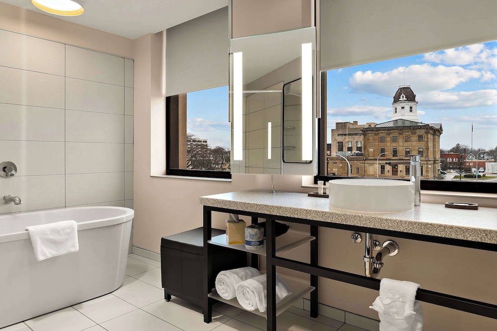 CityFlatsHotel - Port Huron, an Ascend Collection Hotel 37/40