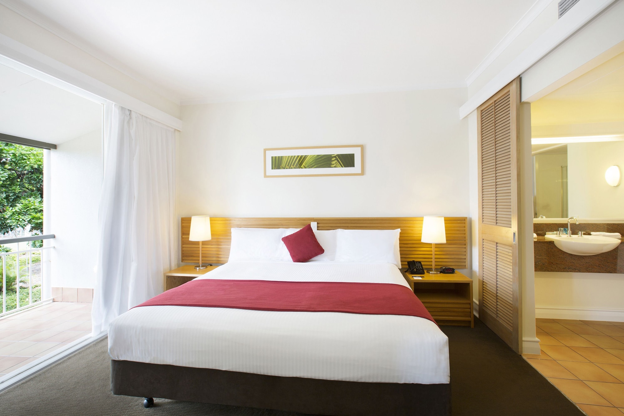 Suite, King Bed, Lagoon View