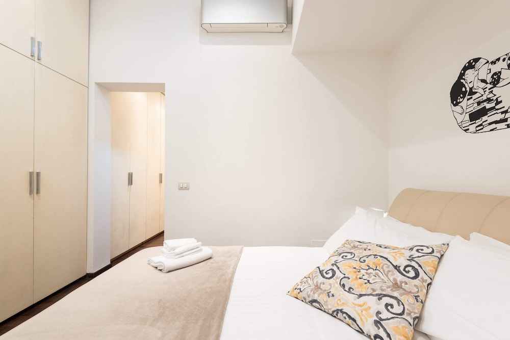 Art Gallery Apartment in Florence 6/33