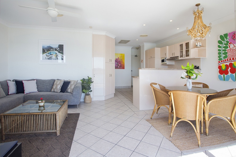 NOOSA SHORES RESORT 46/70