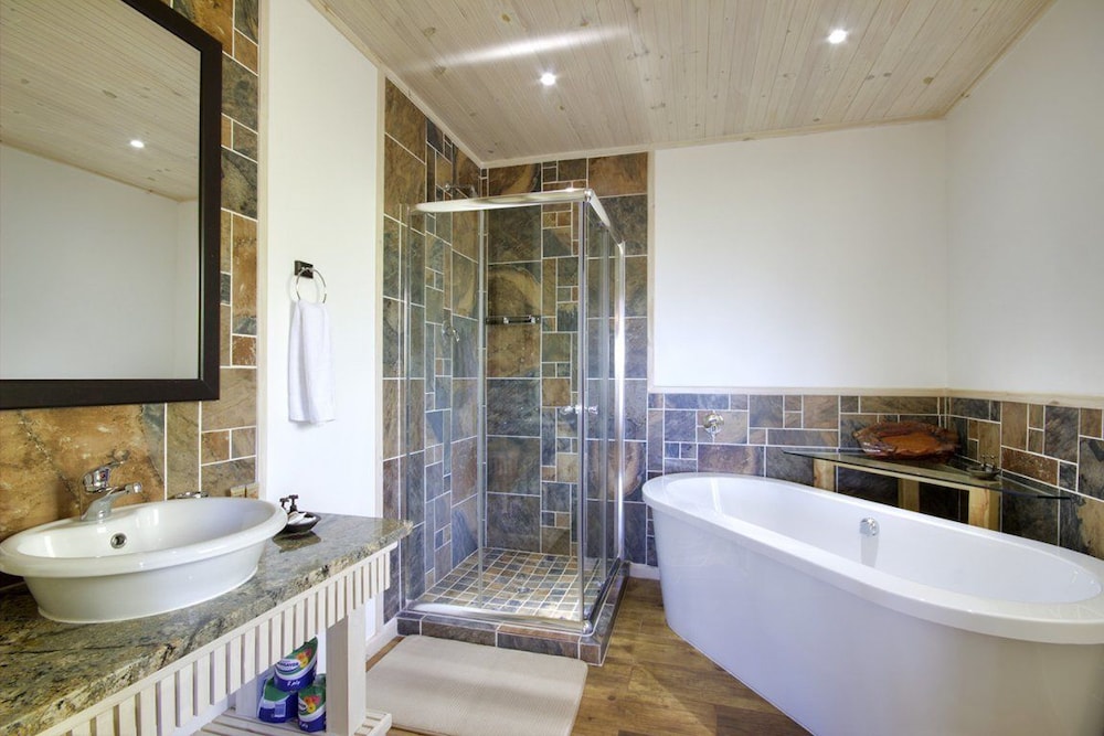 Monzi Safari Lodge 67/69