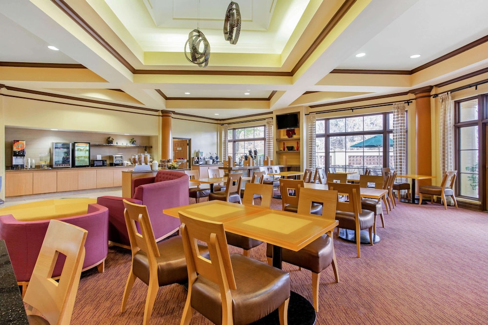 La Quinta Inn & Suites by Wyndham Raleigh Cary 37/44