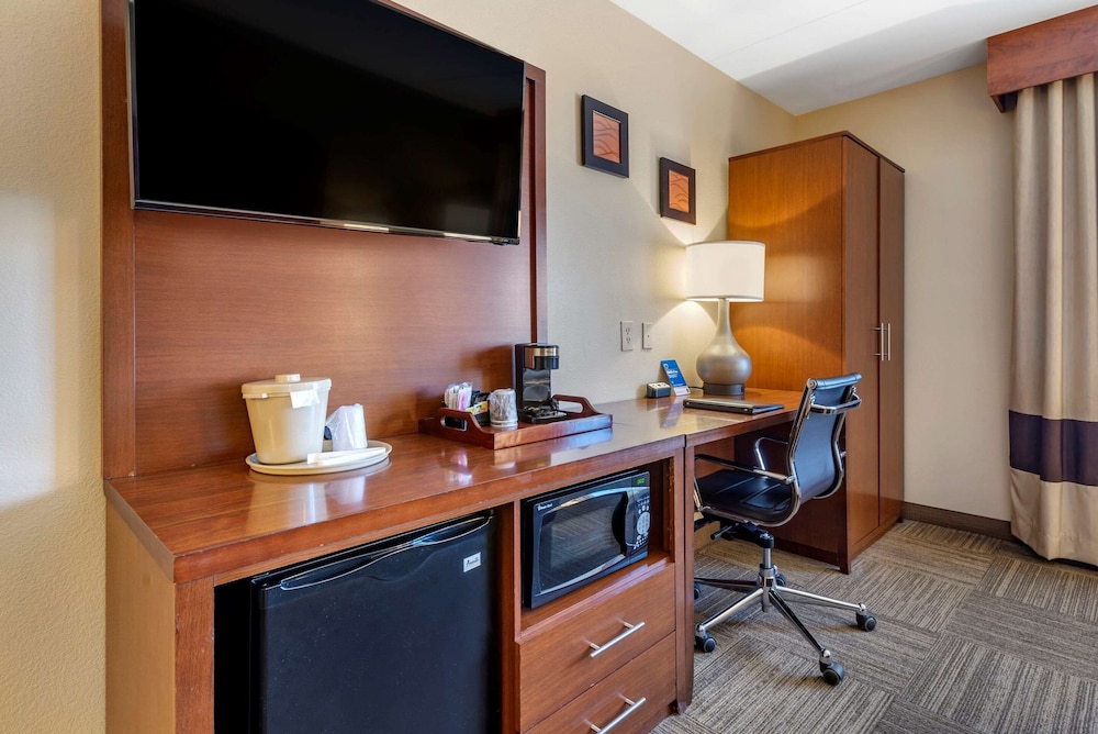 Comfort Inn Edgewater on Hudson River 32/37