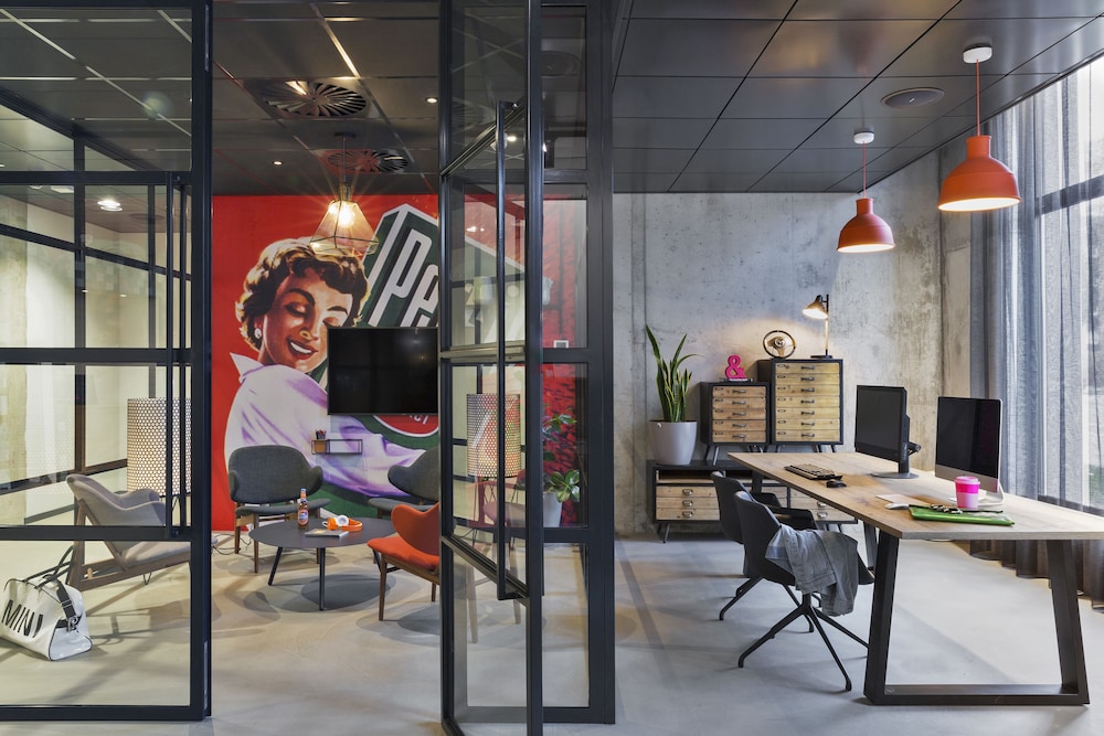 MOXY DUESSELDORF SOUTH 26/52