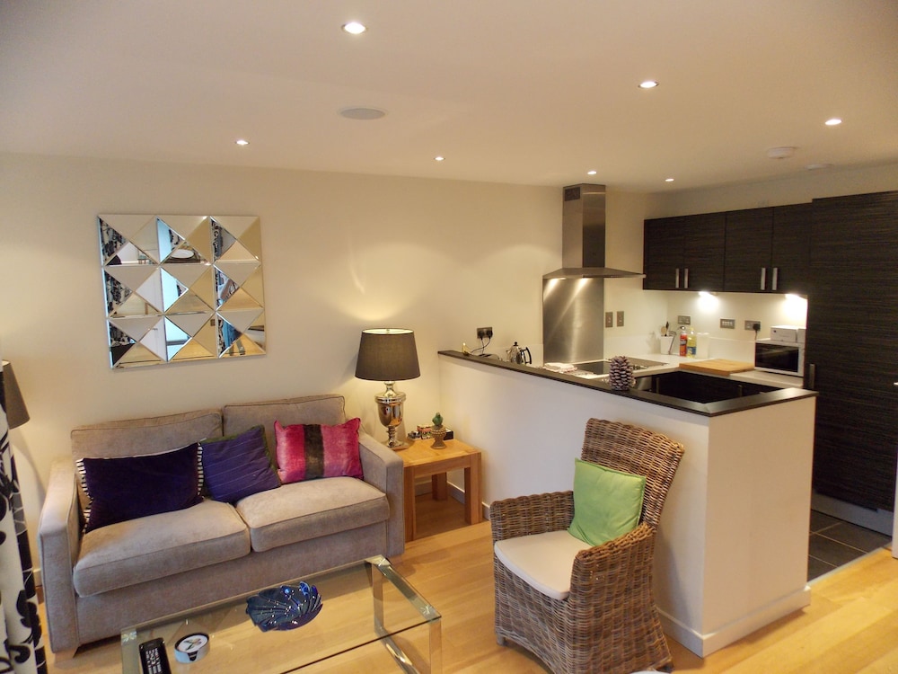 Violet Bank Apartments New Town 17/35