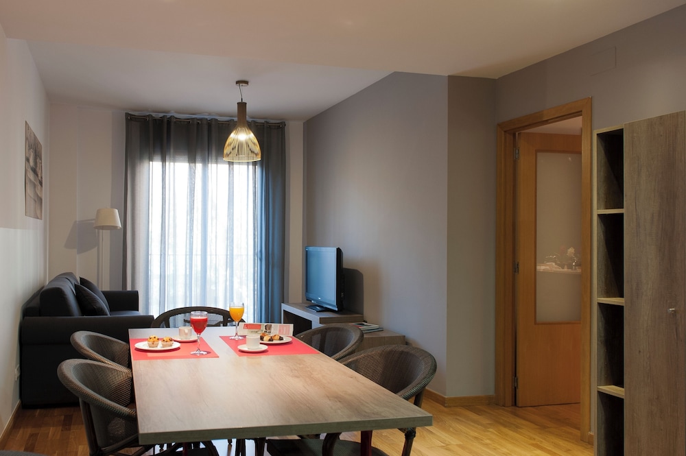 Mh Apartments Gracia 6/22