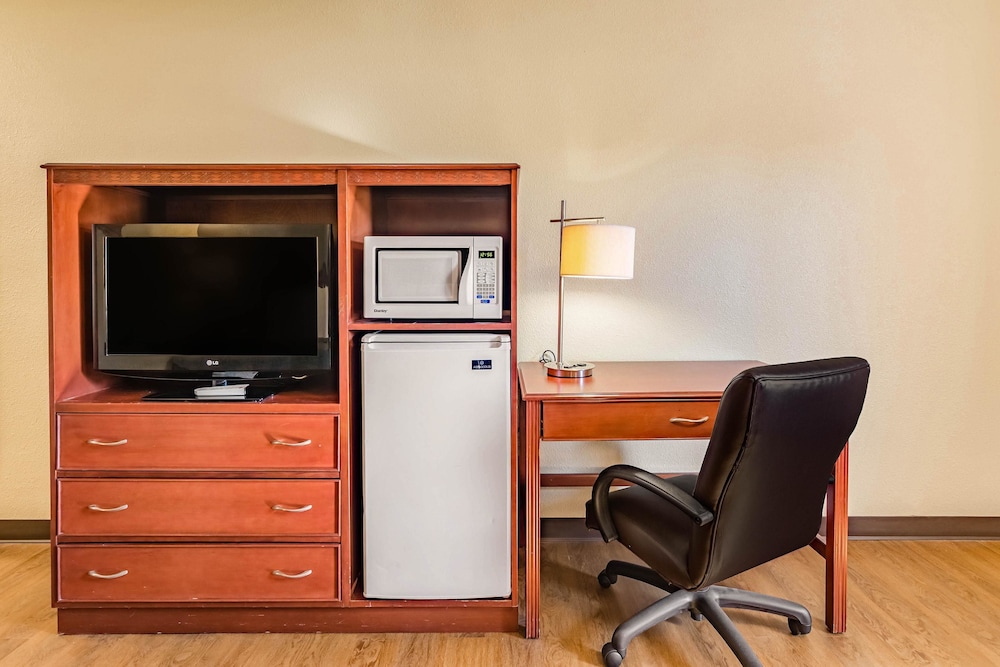 Econo Lodge Lexington Downtown Near I-81 22/29