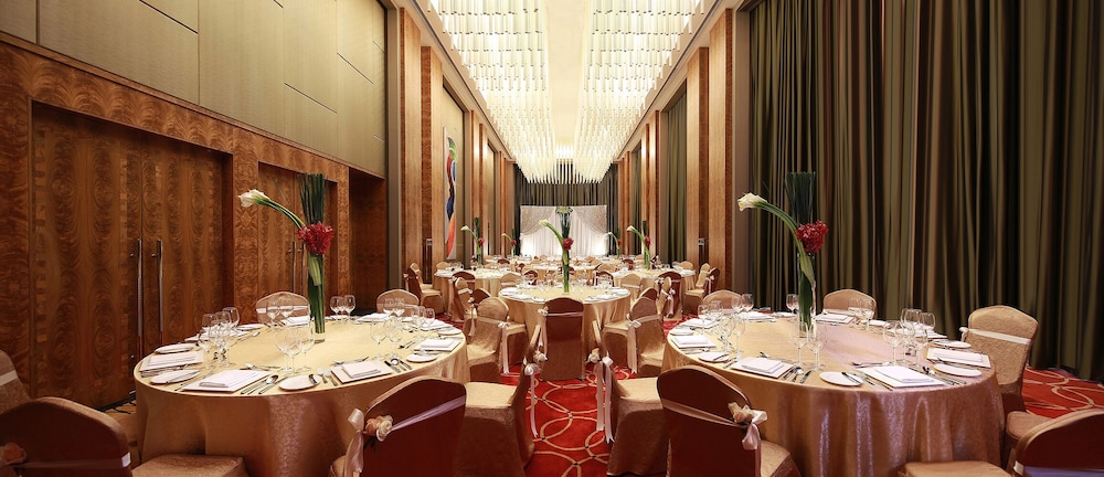 The Eton Hotel Shanghai 58/69