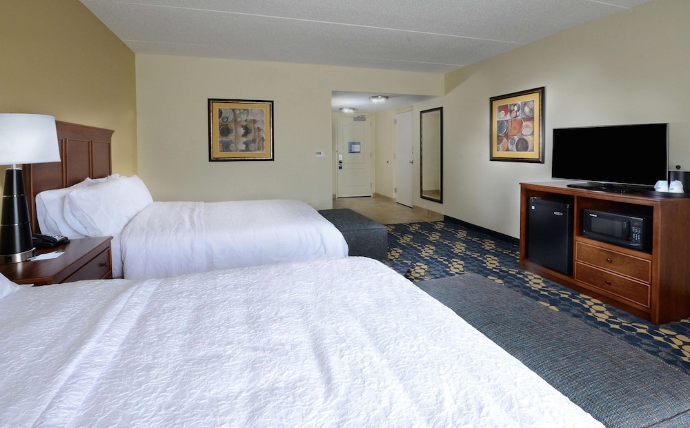 Hampton Inn Suites Lynchburg 16/37