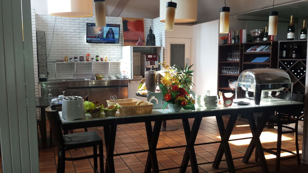 restaurant cafeteria
