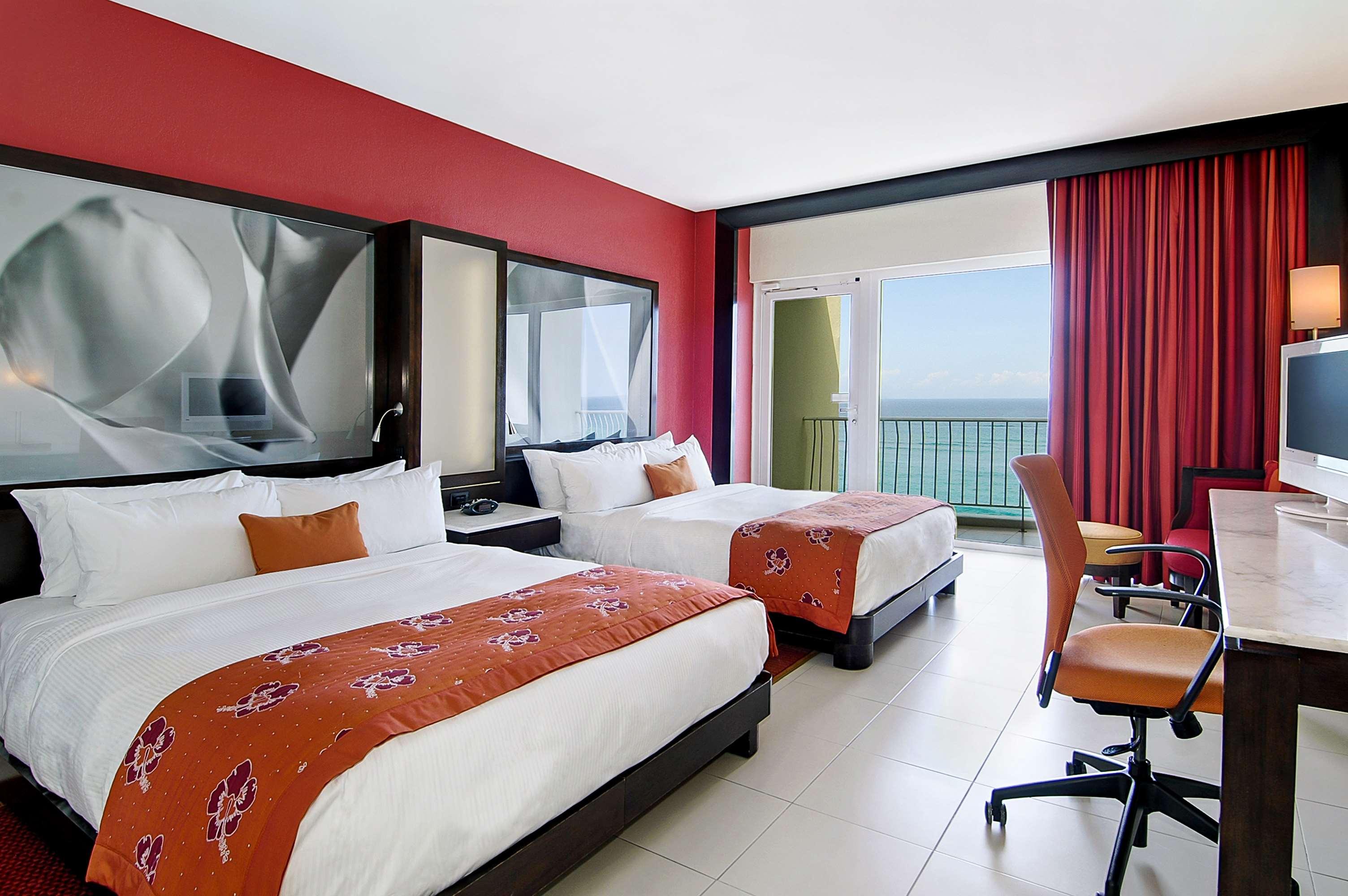 SUITE, KING BED, OCEAN FRONT, LIVING AREA