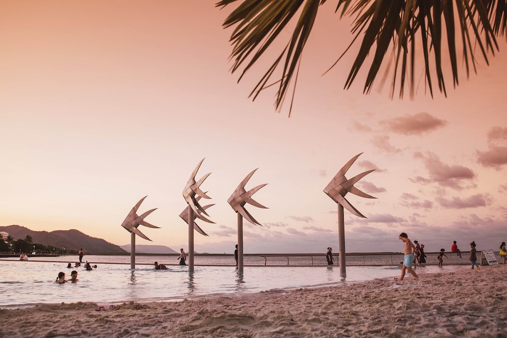 Hides Hotel Cairns 25/39