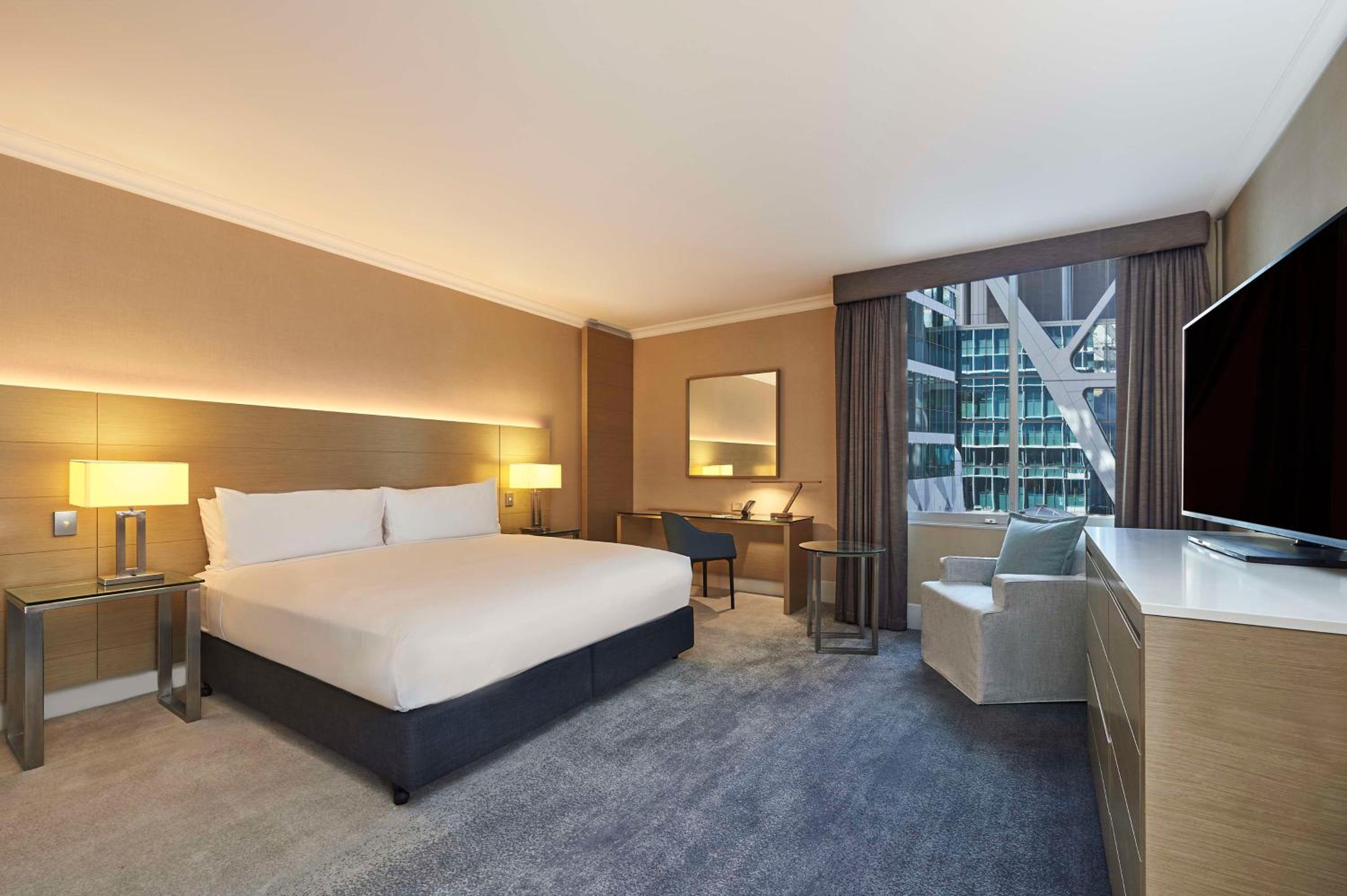 EXECUTIVE, SUITE, KING BED