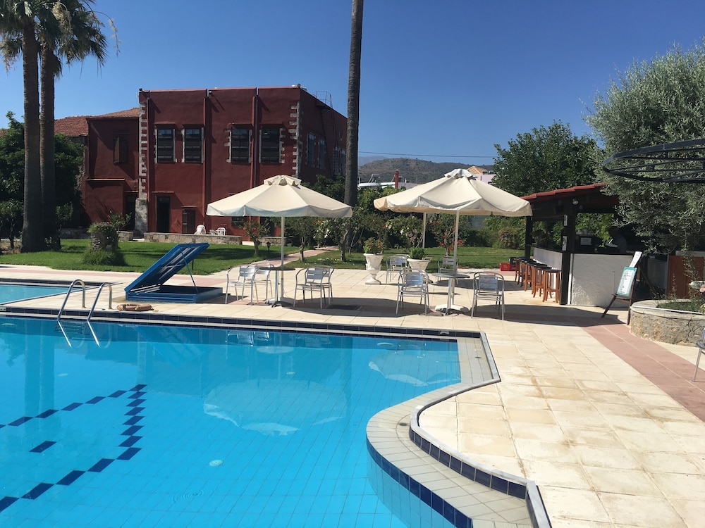 Oasis Guesthouse 33/35