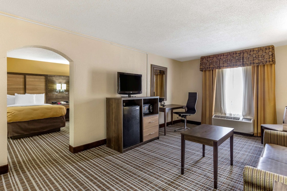 Quality Inn and Suites Greensboro High Point 30/44