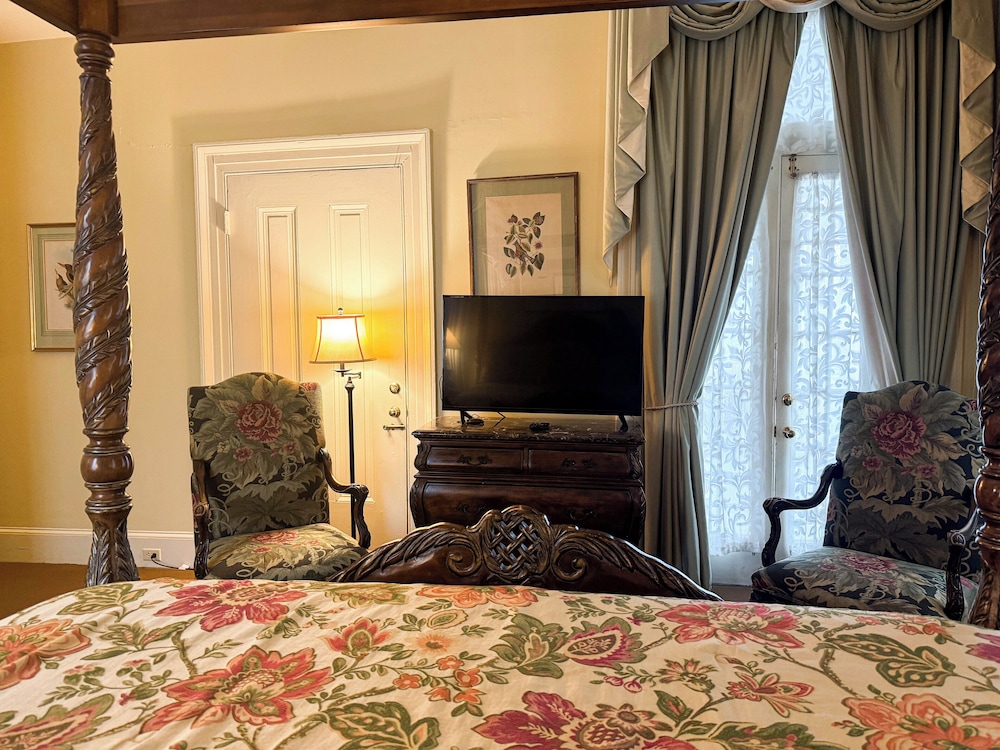The Guest House Historic Mansion 64/73