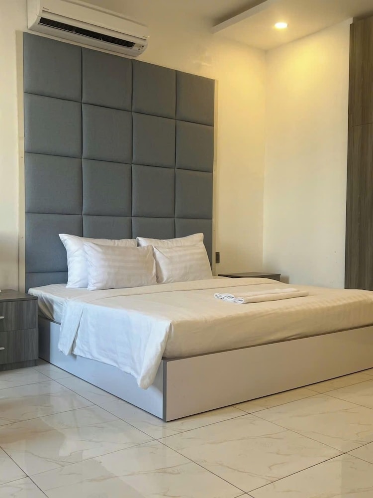 White Diamond Hotel - Airport 23/50