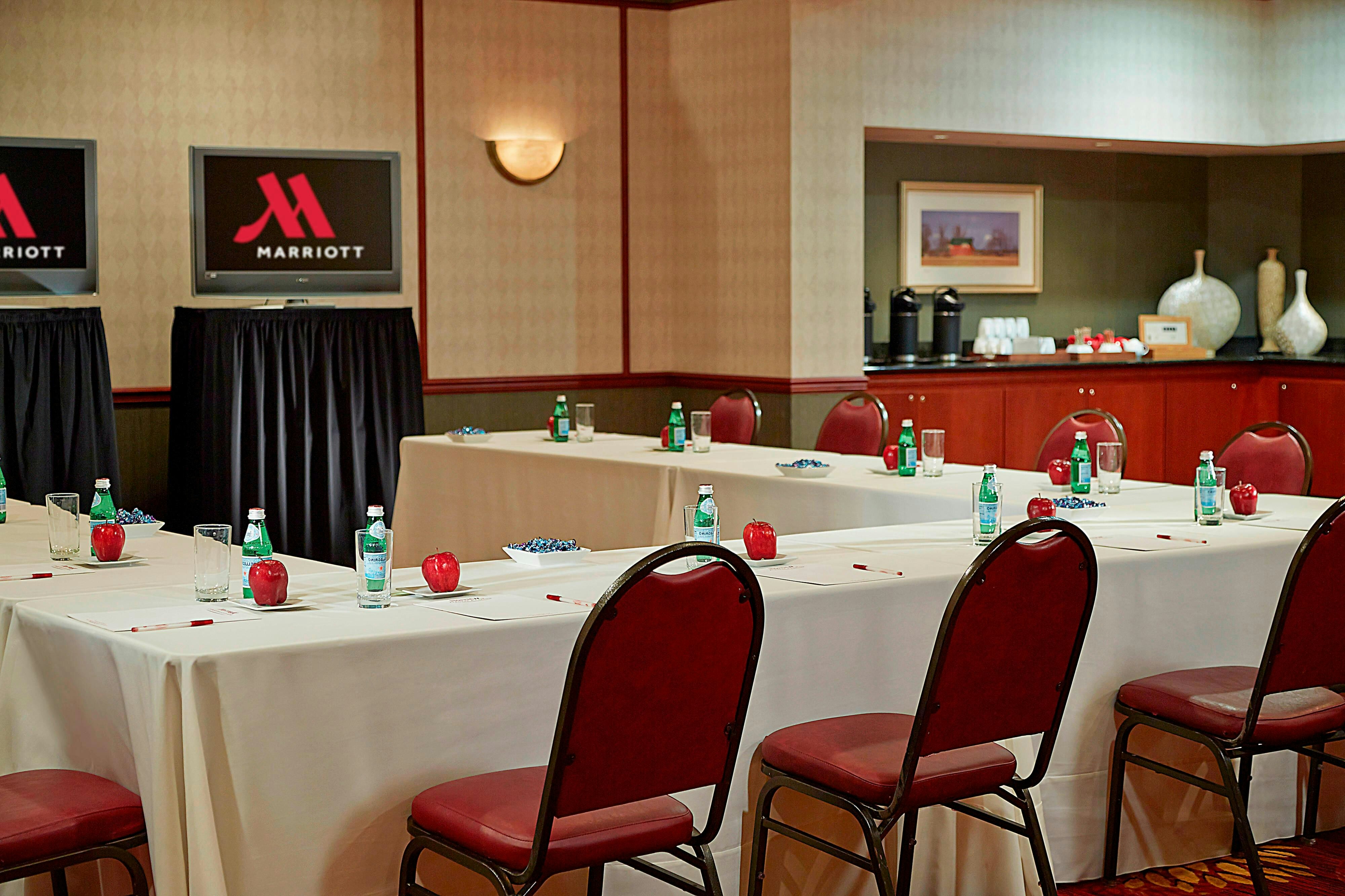 Hartford Windsor Marriott Airport 14/17