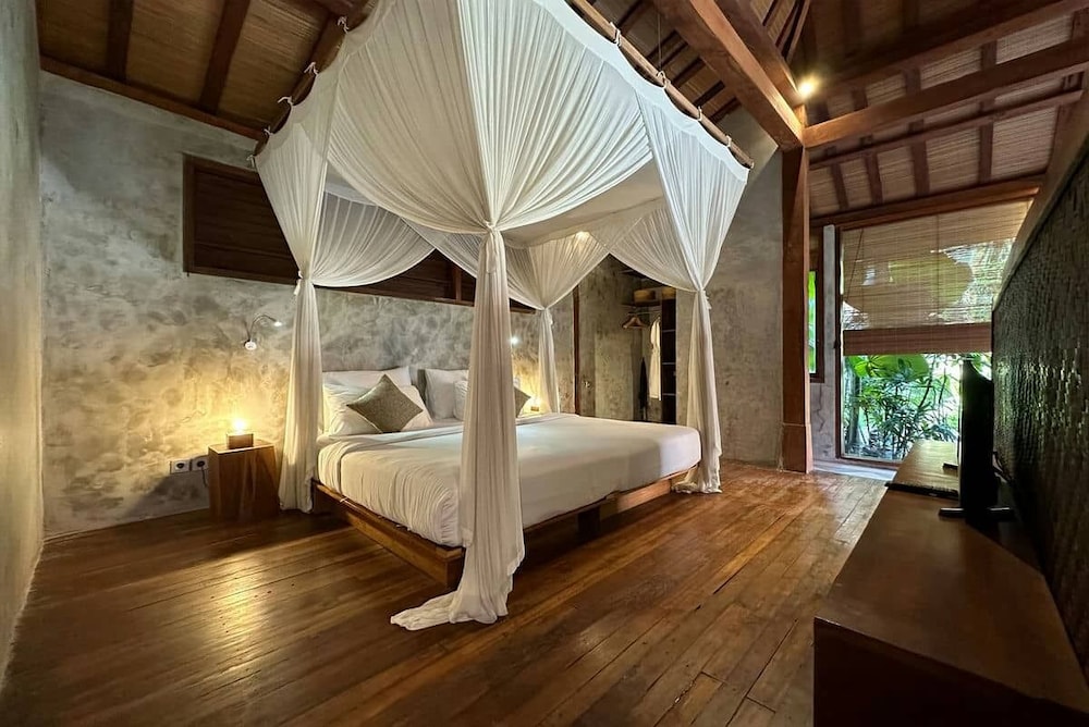 Deluxe, Bungalow, King Bed, Pool Access