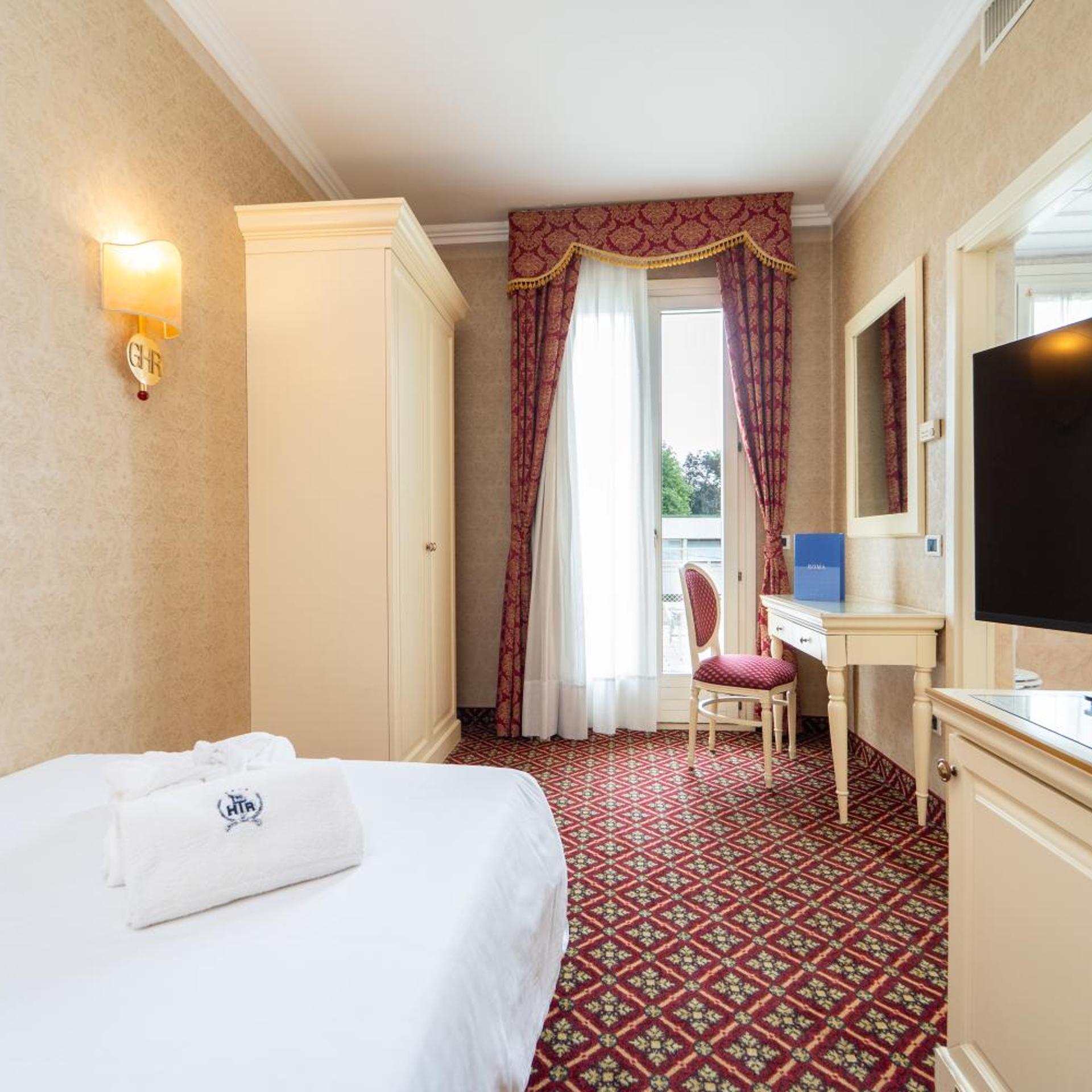 COMFORT, DOUBLE OR TWIN BED