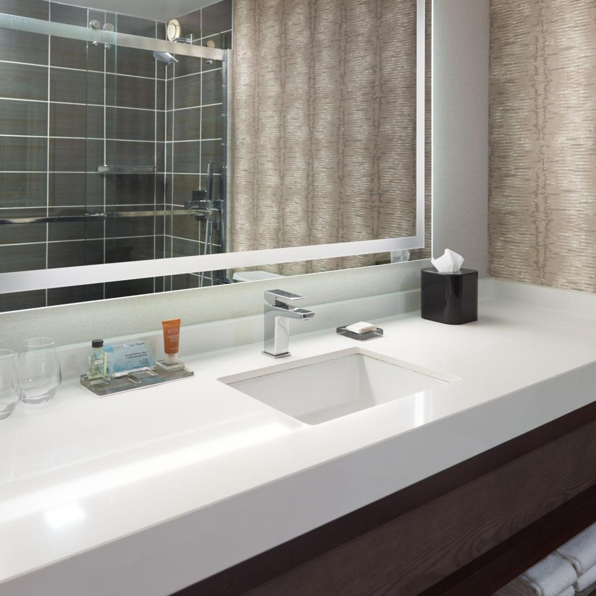 Room, King Bed, Large, Chattanooga Marriott Downtown 7/10