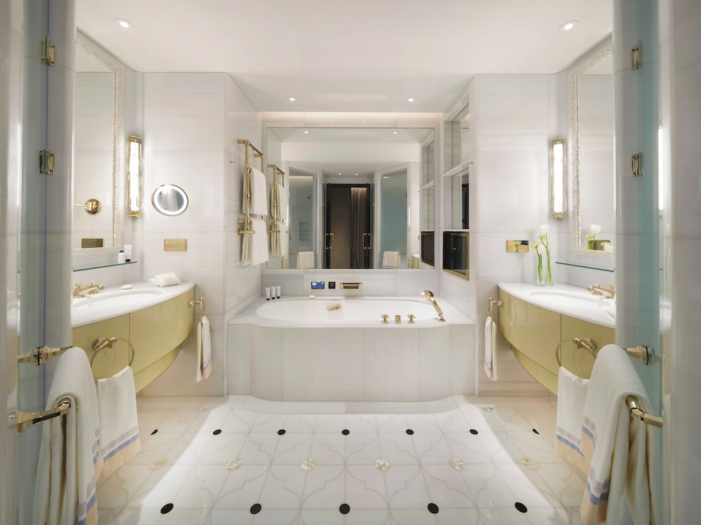 Grand, Bosphorus, Deluxe, 2 Double Beds، The Peninsula Istanbul 4/8