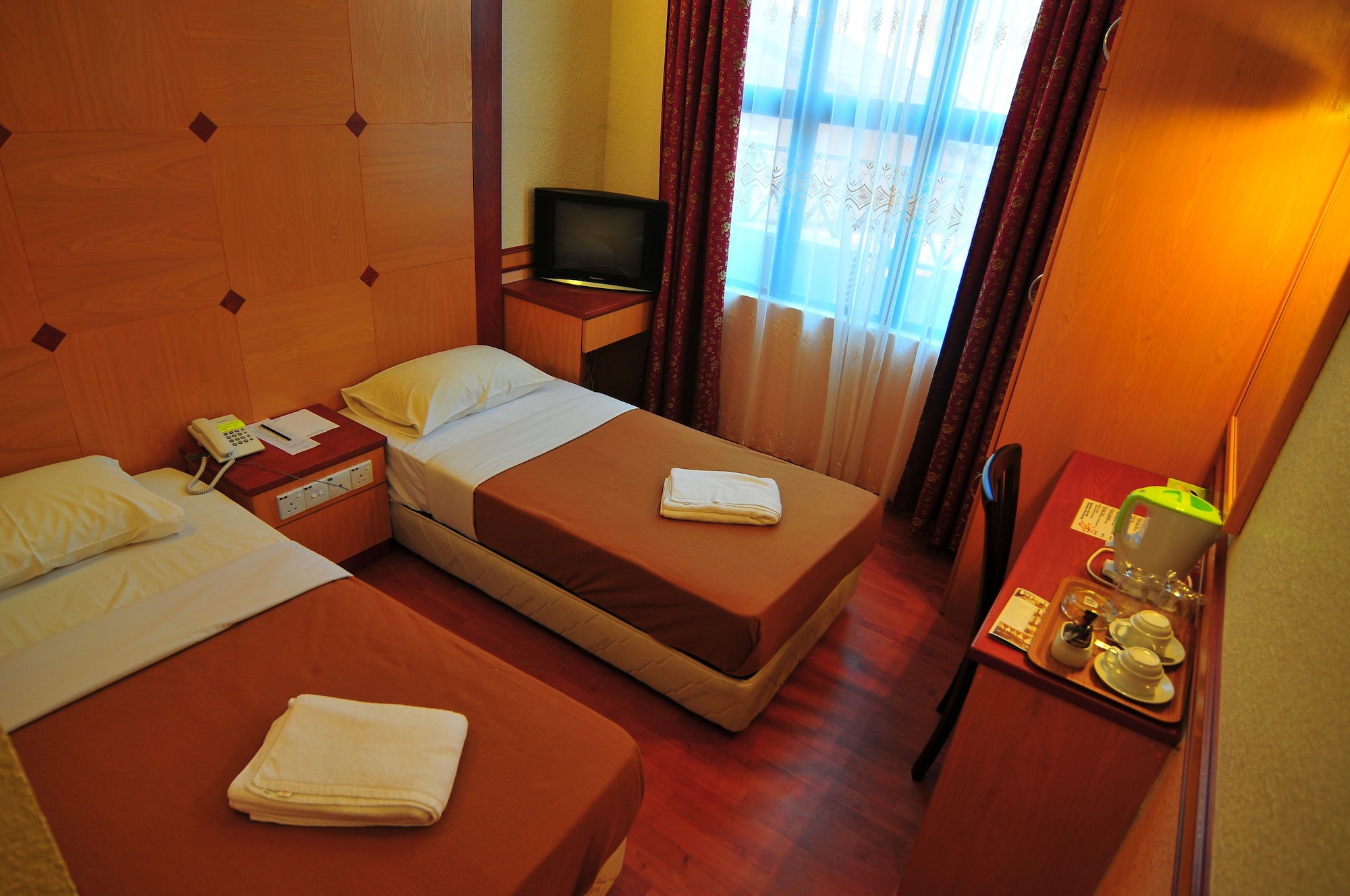 STANDARD, TWIN BEDS