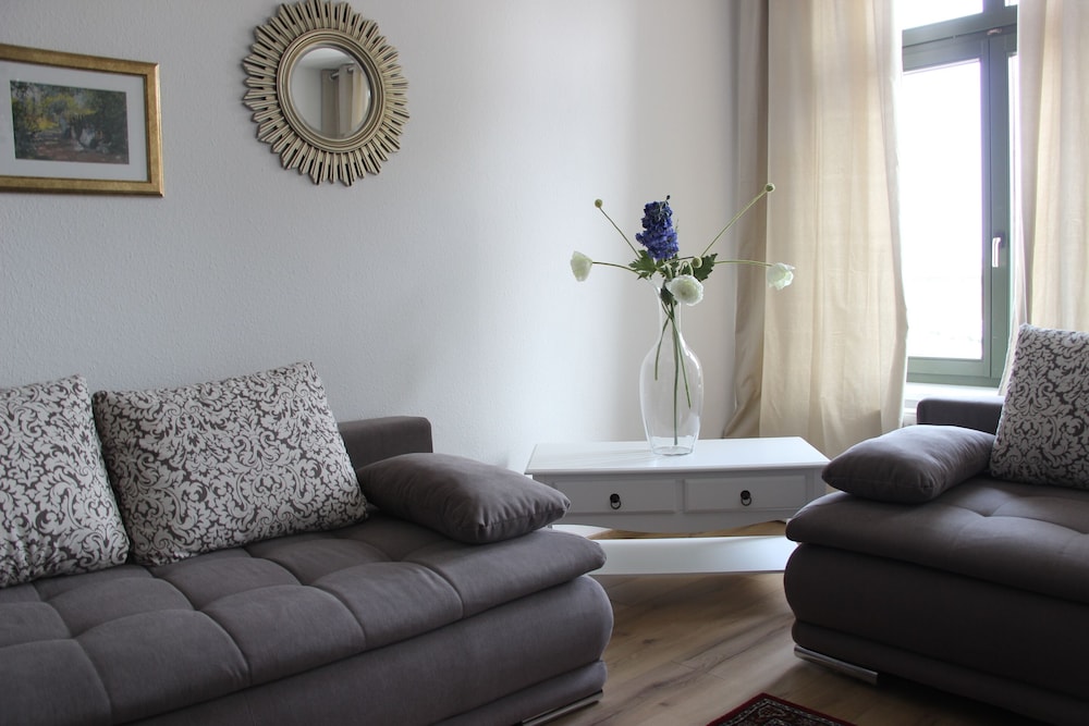 Leon Suite Apartments 27/50
