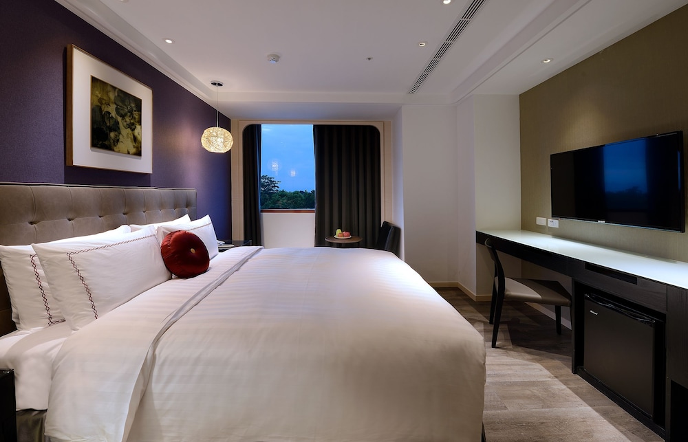 ROOM, DOUBLE BED