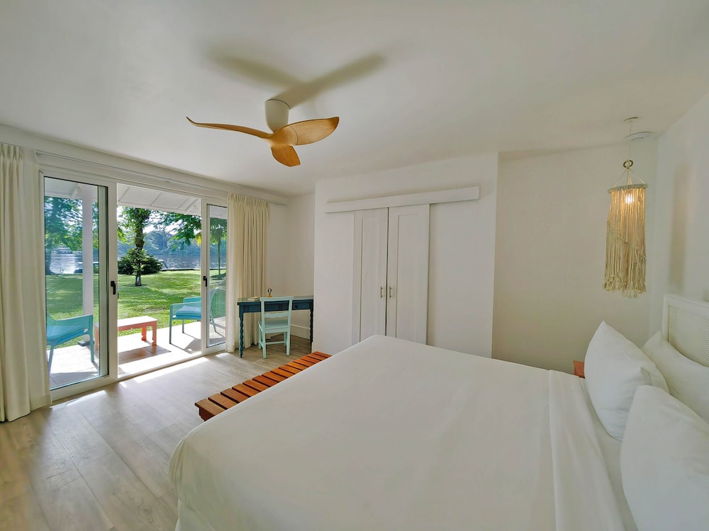 Brown, King Bed