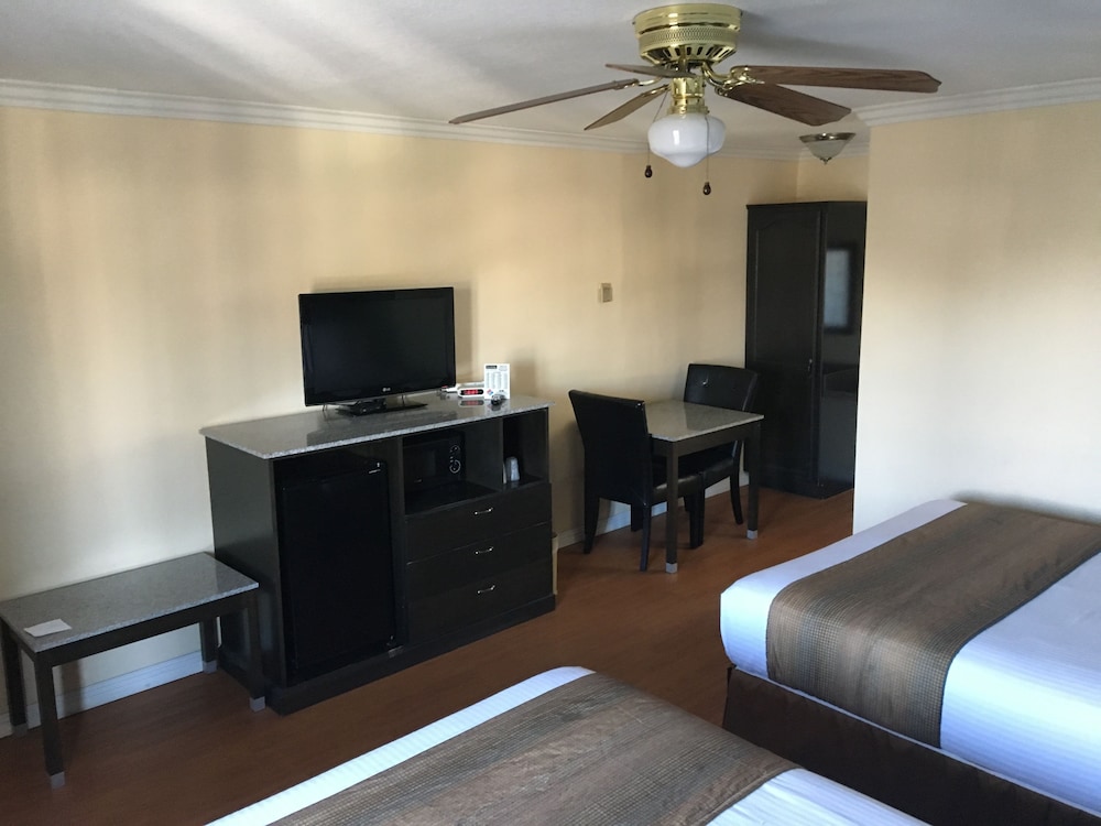 Rockview Inn And Suites 18/54