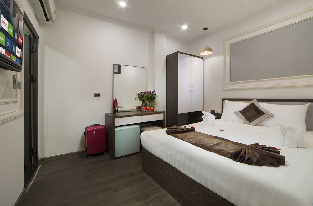 COZY, DELUXE, DOUBLE OR TWIN BED