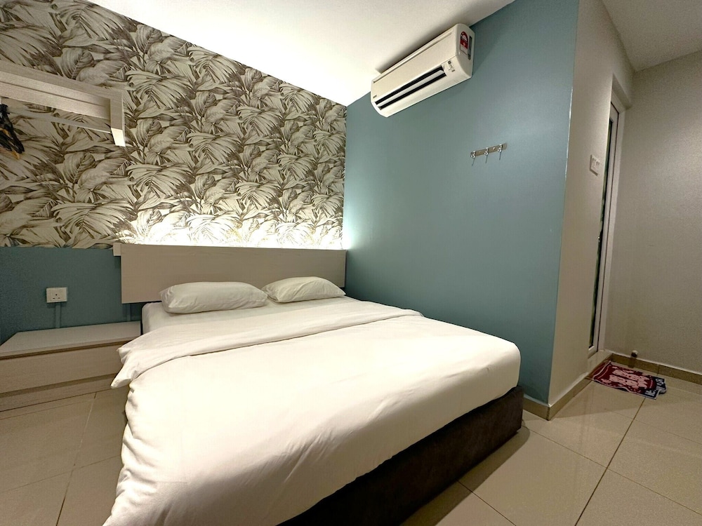 DELUXE, QUEEN BED