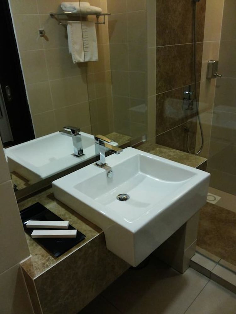 Eminent Hotel 13/26